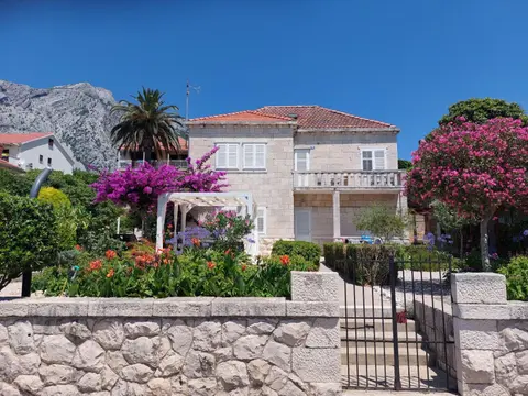 Apartment Karmen by the sea