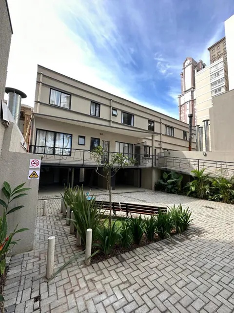 Apartamento dois quartos com garagem no centro de Curitiba