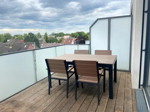 MiCasa OL - Modernes Penthouse - Stellplatz - Küche - WLAN - Dachterrasse - E Ladesäule 100 Meter entfernt