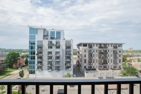 Chic East Side 1BR Apt with Balcony, Pool, and Gym