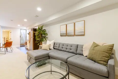 Private Garage Parking and King Bed - Walk to Metro