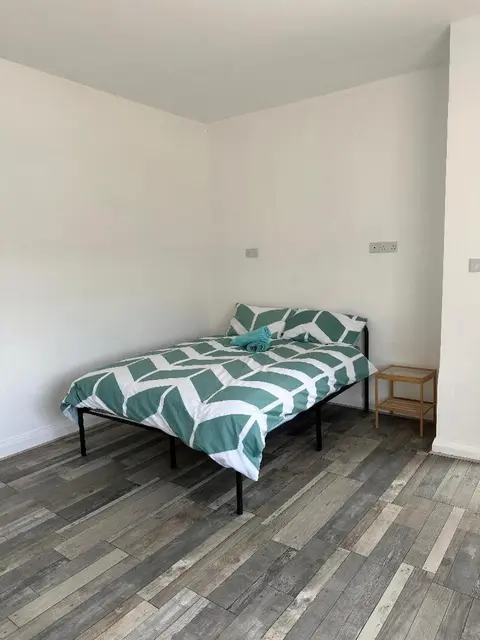 Shakespeare House 6 bedroom 10 beds stay up to 14 people