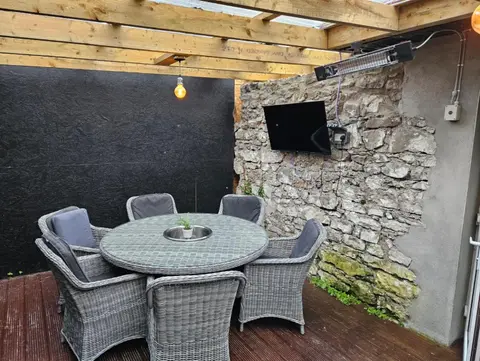 4 Eyre Square Lane