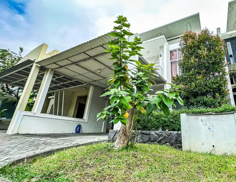Royal Residence 3BR Exclusive Town House in West Surabaya by Le Ciel Hospitality