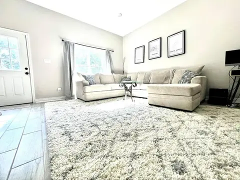 Black and White Retreat 8min to downtown