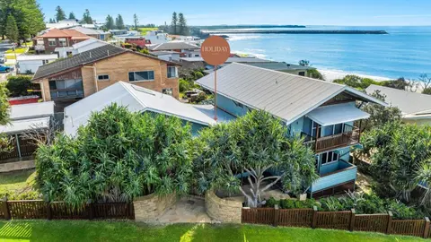 Allawah Cottage - Historic Beachside Retreat With Pippi Beach Views - Holiday Yamba