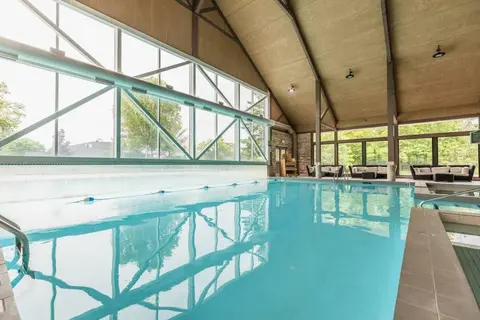 Escape the City in our Ski Townhouse, Sleeps 8