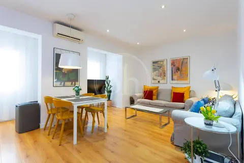 Cozy apartment beside Sagrada Familia