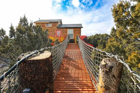 Crows Nest Treehouse At El Mistico Ranch