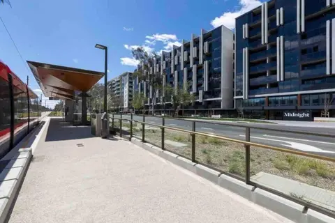 Midnight Luxe 2BR 2Bath 2Car 528 in the heart of Braddon Pool Sauna Gym Secure Parking Wifi Wine