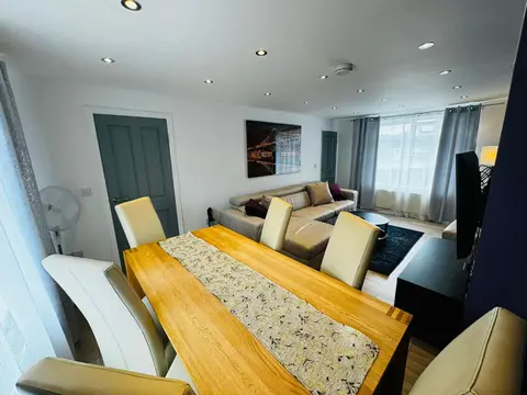 Strelley house 2 , Perfect for business trip & Families holiday or working proffesionals-5 min from M1 J25 , 500MB Wi-Fi , Netflix , Fully equiped kitchen 