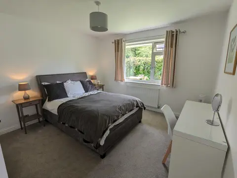 Peaceful Glastonbury Bungalow - Ideally Located