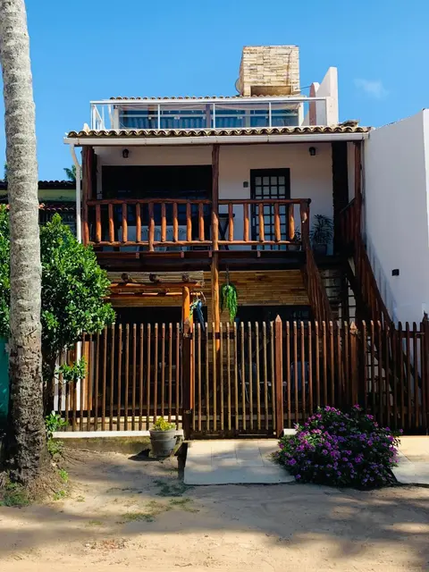 Suíte frente mar com cozinha e quintal pés na areia