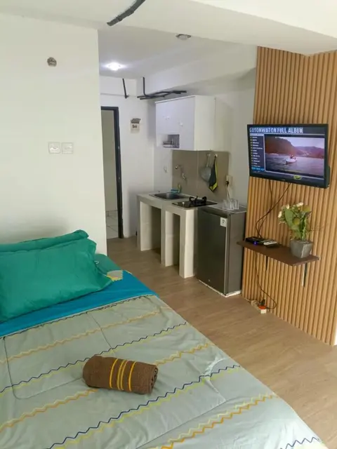 Aura inn property