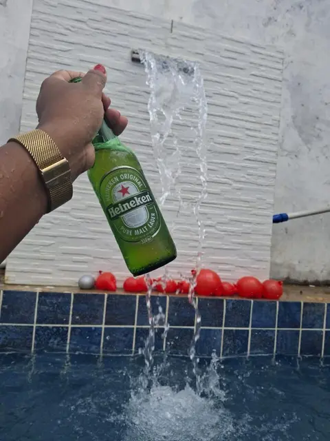 Espaço com piscina