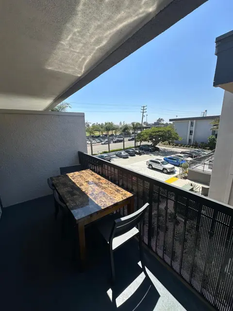 4 Beds Home In Newport Beach With Heated Jacuzzi, Pool, AC, Gym And Pickleball Courts