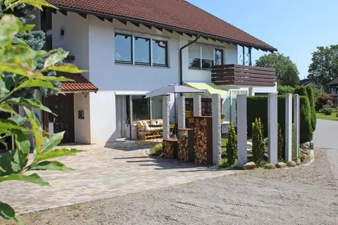 Eulenschlupf Wellnesswohnung Schwarzwald mit Sauna, Homekino & Hot Tub nahe Schweiz für Paare