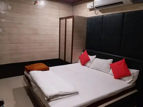 Hotel Radhekrishna Palace