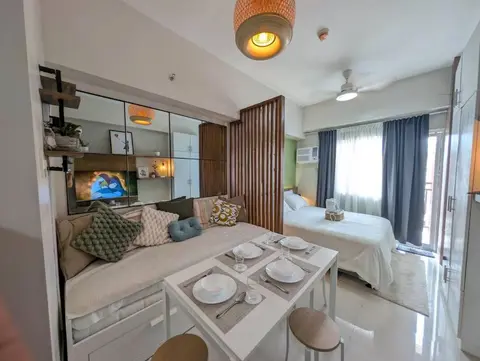Relaxing Pool-View Studio in Mactan with Balcony
