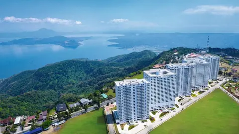 SMDC Wind - Panoramic View of Taal Lake and Greenery - Casa Nova Staycations
