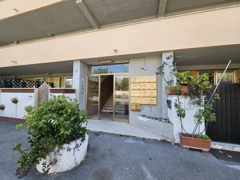 Isabella Apt with Sea View and Private Beach