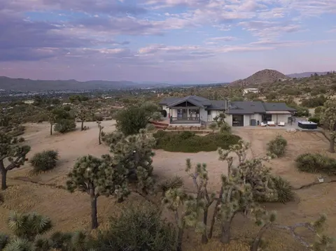 Modern Mosaics- Joshua Tree Chef Home On Hill Spa