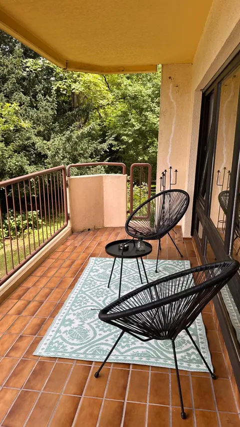 15-Zentrales 2-Zimmer Apartment-WLAN,Magenta TV und große Balkon mit Gartenblick