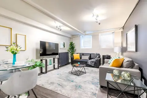 Modern 2BR Condo - Centrally Located Downtown