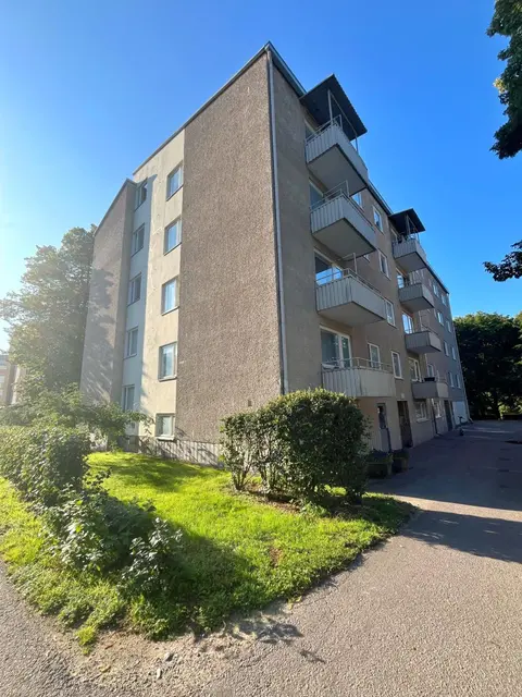 Apartments near Downtown & Sports Center with Free Parking