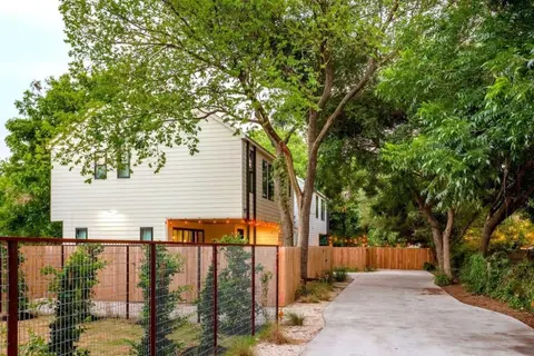 Supreme Eastside Home, 6 Min Drive to Downtown