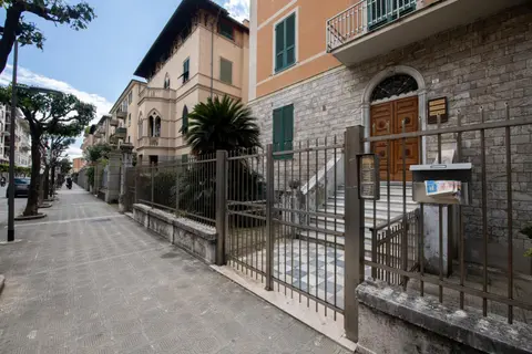 240b - Camera Nord - Affittacamere Sara Home Chiavari, 200Metri dal Mare - BAGNO PRIVATO MA FUORI DALLA STANZA