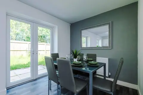 4 BDR House By Eason Stays Short Lets St Helens
