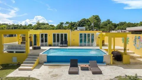 Surf Room With Access To Pool