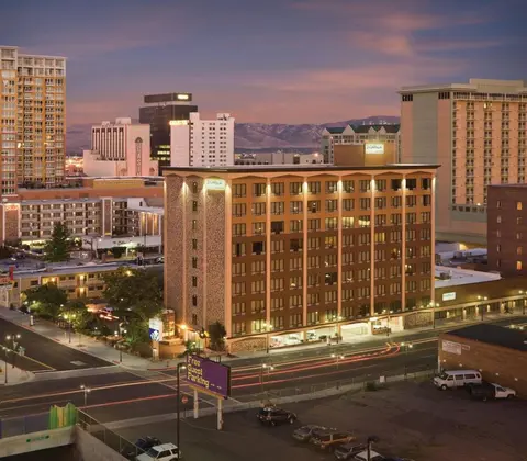 Great 1BD condo with resort amenities take in all Reno has to offer