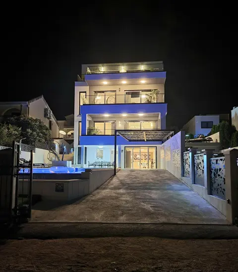 De luxe Villa Palace Al Nera 2 swimming pools at sea