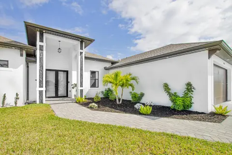 Luxurious Waterfront Home with Heated Pool and Jacuzzi