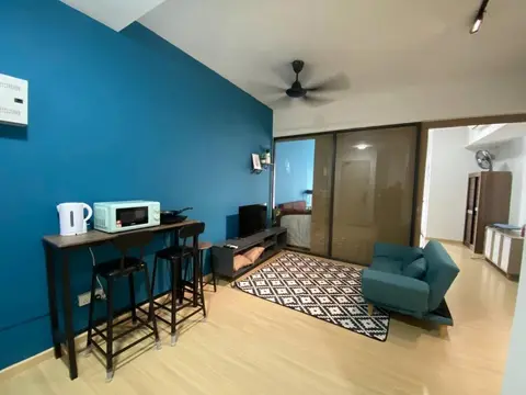 Cozy Unit and Walking distance to MRT