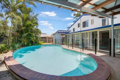 Pet Friendly Mooloolaba- Pool