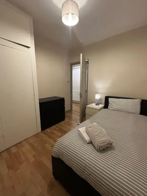 Lovely 3-4 bed flat in Kingston