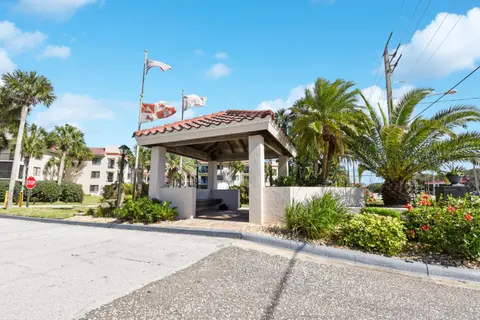 Great 1 bedroom 1 bath condo with heated pool