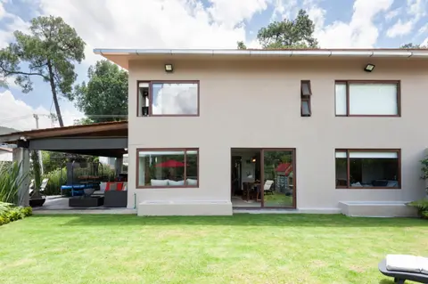Villa Camila, Unmatching Lake Views with Private Jacuzzi and Garden in Avandaro