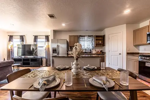 3240 Elegance Meets Luxury 6 BR Home Lackland Base