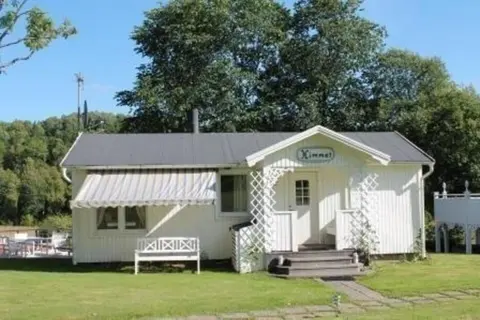 Heller Bungalow mit möblierter Terrasse, Seeblick