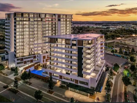Breakfast & Dinner Included - Top-Floor Apartment Maroochydore CBD