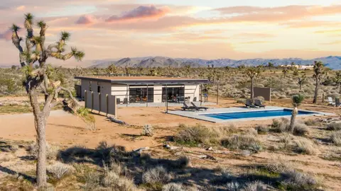 Rancho Respiro Joshua Tree- Pool Spa Complex on 11 acres