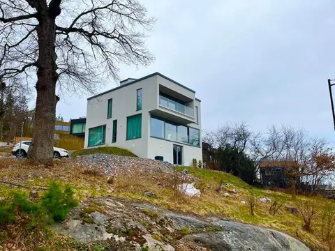 Exklusiv villa med sjöutsikt och egen brygga