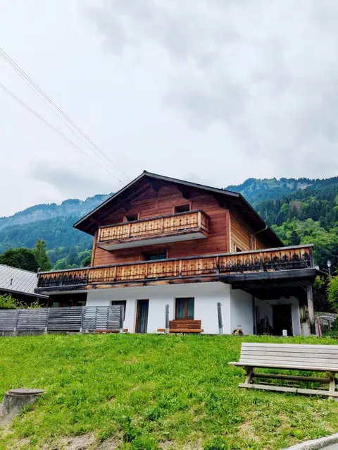 Magnifique chalet avec vue Centre Champéry