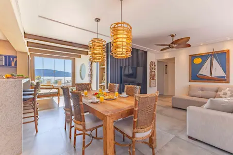 Exclusivo Apartamento com Vista Mar e Saída Direta para Praia