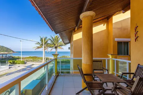 Jardim 4Ilhas 203 – Aconchegante Apartamento com Vista para o Mar, a Poucos Metros da Praia de Quatro Ilhas.