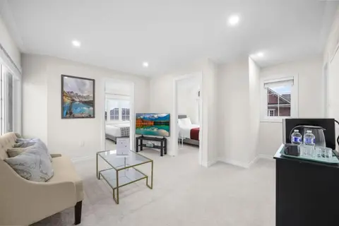 Chic 2BR House, Newly Renovated, Central Spot